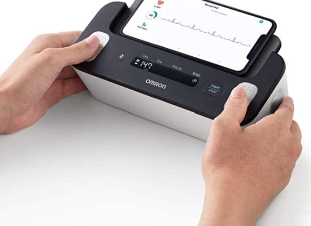 tensiómetro de brazo omron complete ECG